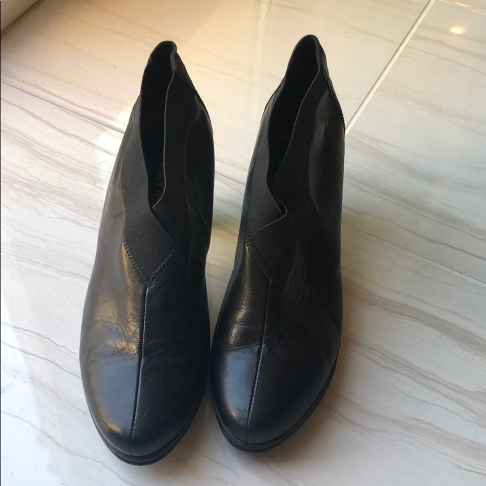 Spanish heeled boots leather